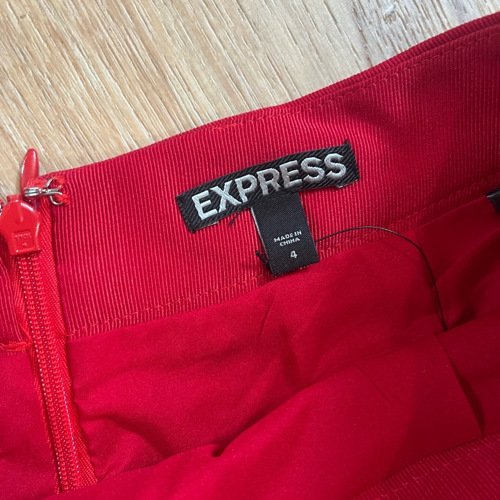 Express - Skirt - Picture 2 of 6